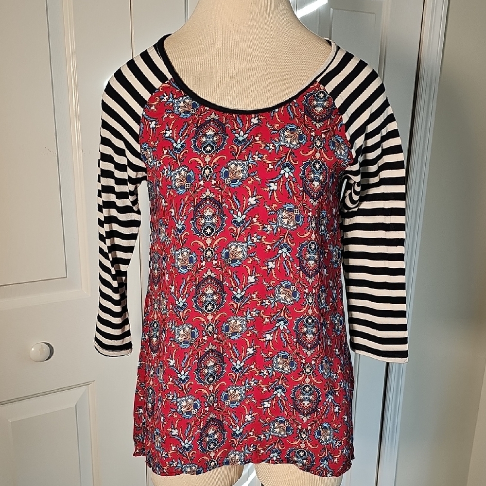 Anthropoogie(puella)Red Paisley Long Sleeve Top with Striped Sleeves. Size Small